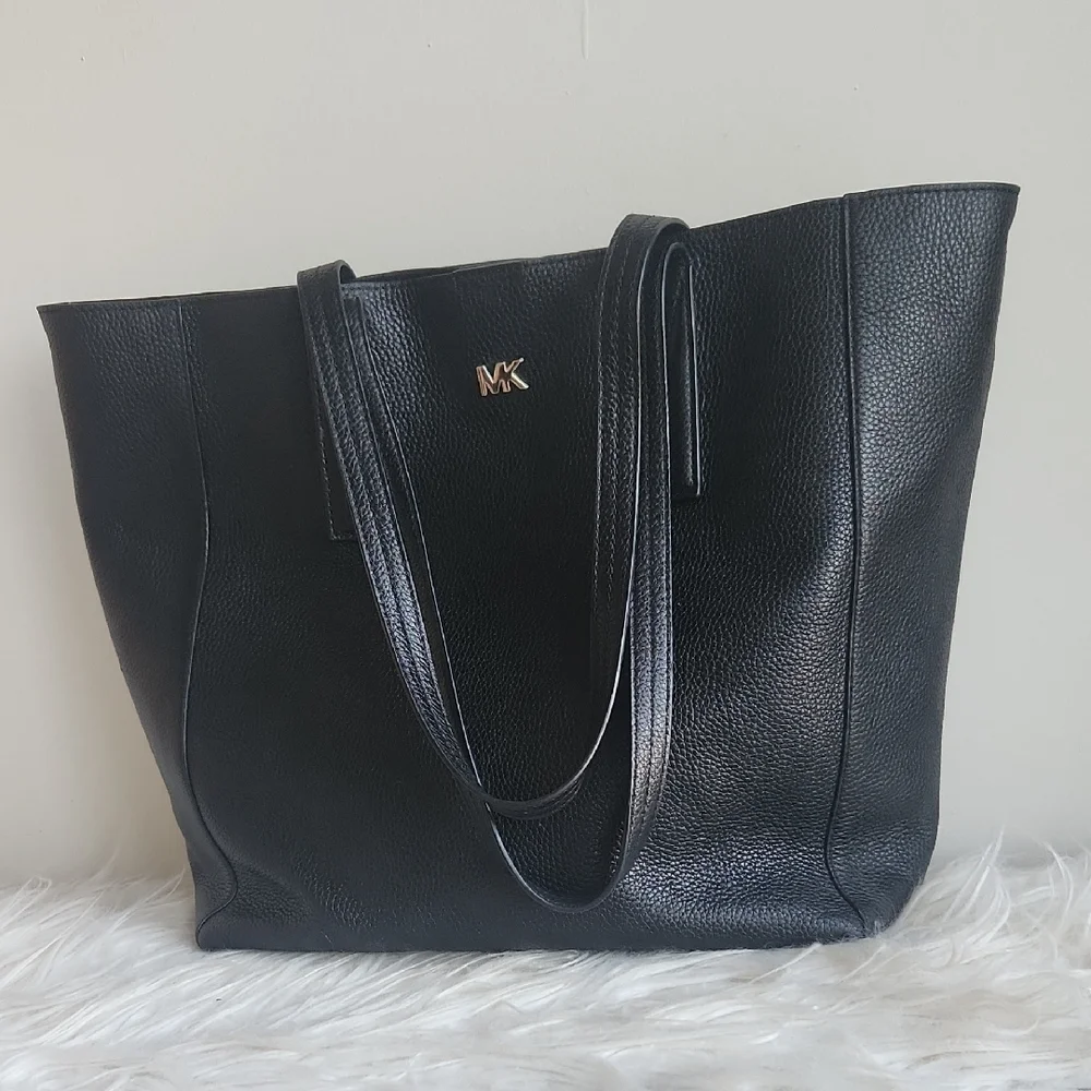 Michael Kors Elegant Black Tote